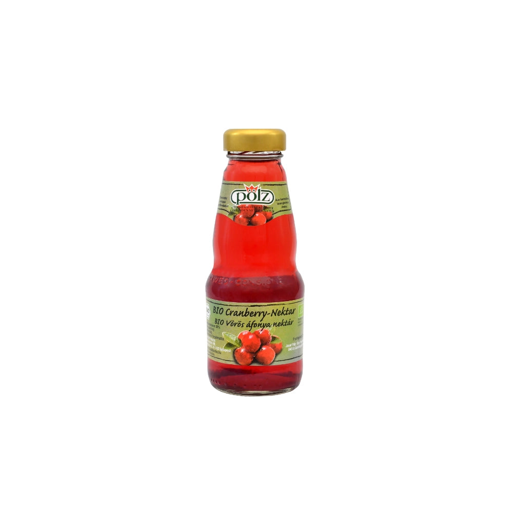 Flasche Bio-Cranberry-Nektar vor weißem Hintergrund.