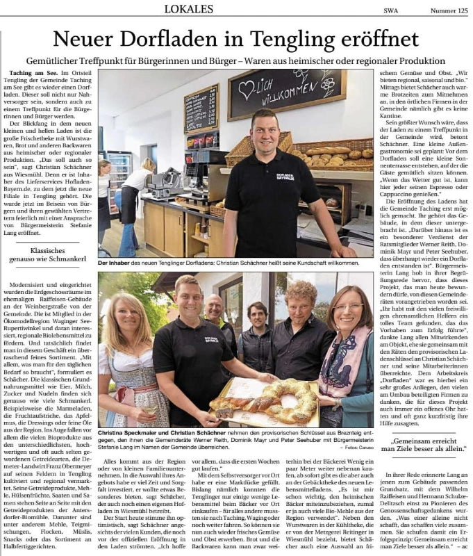 Menschen in einem bayerischen Hofladen