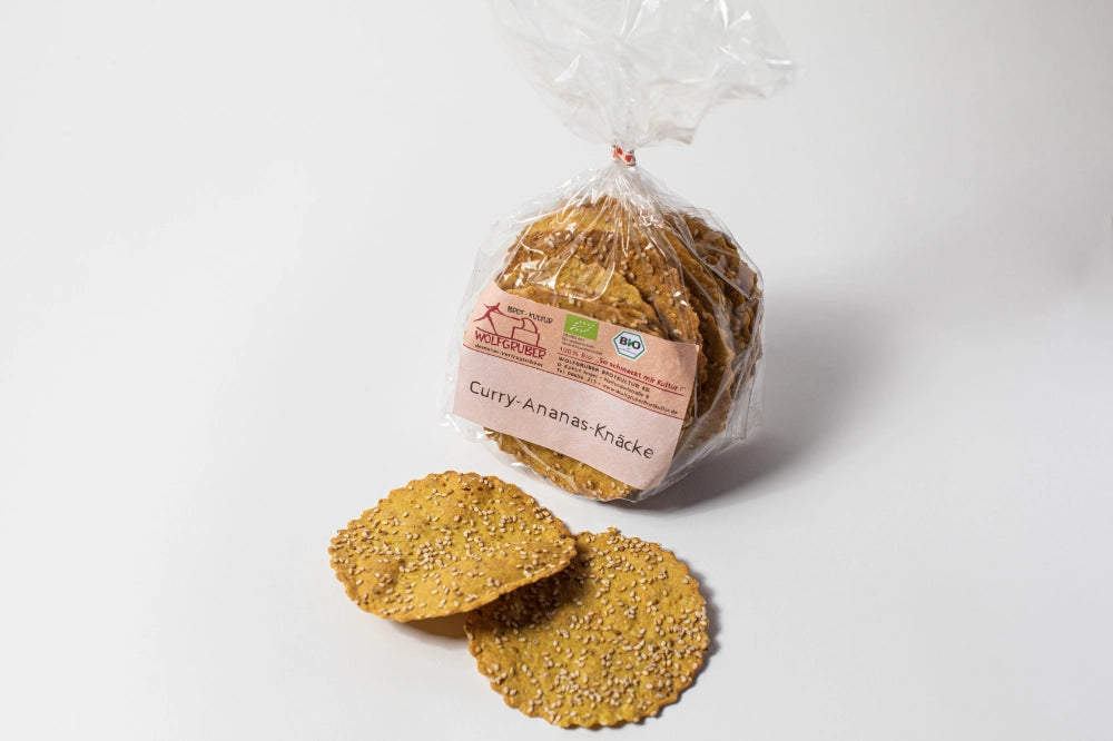 Curry-Ananas-Knäckebrot in Verpackung.