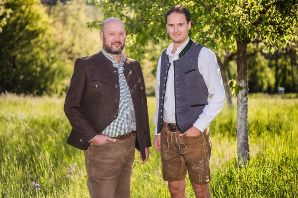 Zwei Männer in traditioneller Tracht